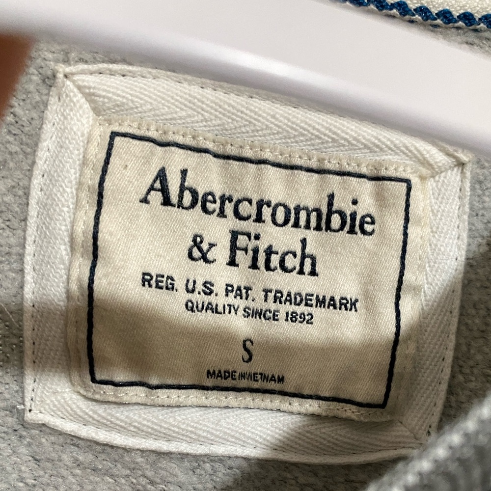 A&F Soft Crewneck Sweatshirt Patch Seal And Logo … - image 6